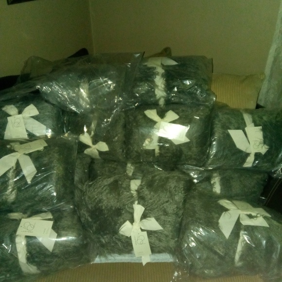 Project 62 Gray Faux Fur Throw Blanket - Picture 4 of 8